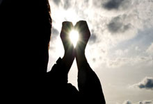 她笔下的天涯天地：方圆万里，也不止三百字。